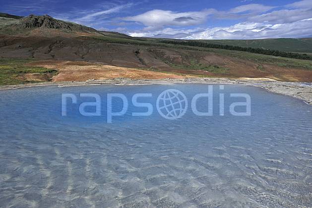 ea1040-01LE : Geyser. ONU, OTAN, ciel nuageux, geyser, C02, C01 lac, paysage, voyage aventure (Islande).