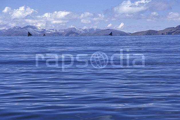 ea1206-35LE : Lac Titicaca. Amérique du sud, Amérique Latine, Amérique, ciel nuageux, C02, C01 lac, paysage, voyage aventure (Bolivie).