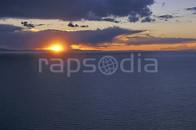 ea1210-35LE : Lac Titicaca. Amérique du sud, Amérique Latine, Amérique, ciel nuageux, coucher de soleil, C02, C01 lac, nuage, paysage, soleil, voyage aventure (Bolivie).
