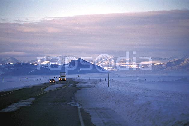 ea1983-24LE : Route de Yellostone, Wyoming. North America, truck, cloudy, road environment, landscape, transportation, adventure trip (Usa).