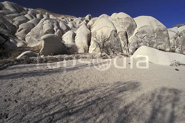 ea2650-37LE : Anatolie Centrale, Cappadoce. Europe, ciel bleu, érosion, C02, C01 désert, paysage, voyage aventure (Turquie).