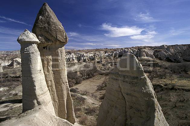 ea2655-06LE : Anatolie Centrale, Cappadoce. Europe, pic, ciel nuageux, érosion, C02, C01 désert, paysage, voyage aventure (Turquie).