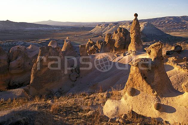 ea2658-17LE : Anatolie Centrale, Cappadoce. Europe, ciel voilé, érosion, C02, C01 désert, paysage, voyage aventure (Turquie).