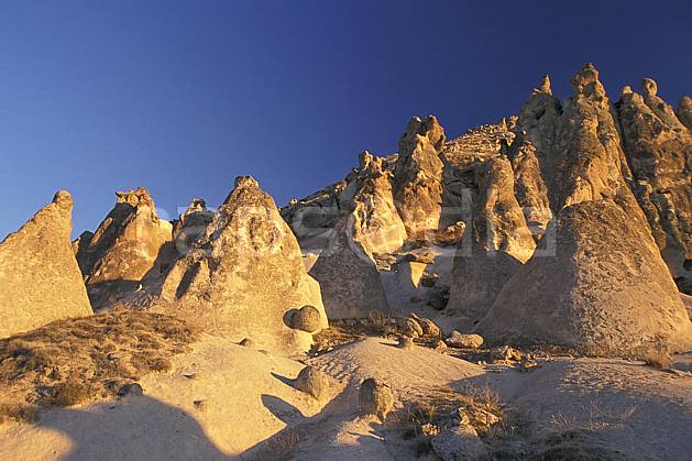 ea2658-18LE : Anatolie Centrale, Cappadoce. Europe, ciel bleu, érosion, C02, C01 désert, paysage, voyage aventure (Turquie).