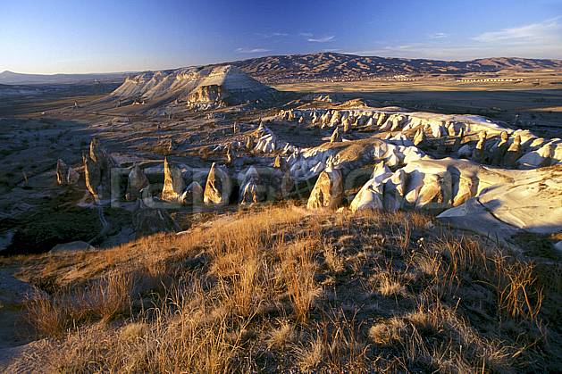 ea2658-19LE : Anatolie Centrale, Cappadoce. Europe, ciel bleu, érosion, C02, C01 désert, paysage, voyage aventure (Turquie).