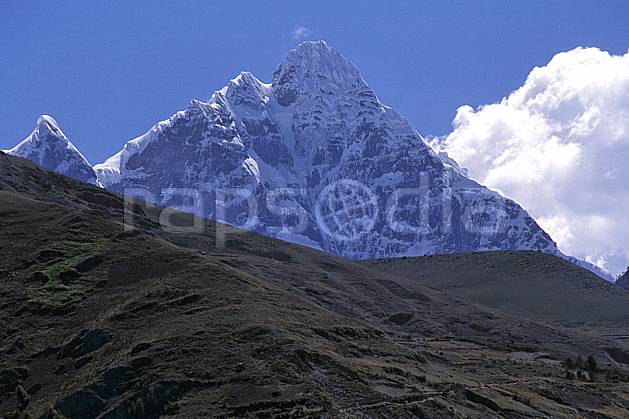 ea2711-18LE : Le Huantsan. Amérique du sud, Amérique Latine, ciel bleu, falaise, C02, C01 paysage, voyage aventure (Pérou).