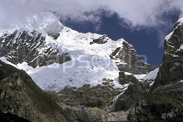 ea2720-28LE : Trek autour du Huantsan, Le Huantsan, 6 395 m. Amérique du sud, Amérique Latine, ciel bleu, glacier, C02, C01 paysage, voyage aventure (Pérou).