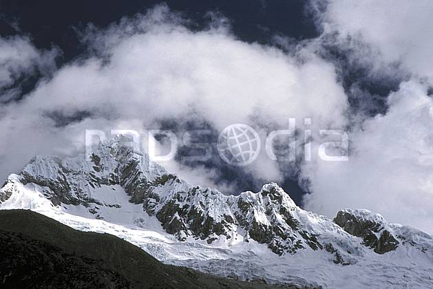ea2726-25LE : Cordillère Blanche. Amérique du sud, Amérique Latine, ciel nuageux, C02, C01 nuage, paysage, voyage aventure (Pérou).