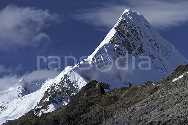 ea2728-24LE : Cordillère Blanche. Amérique du sud, Amérique Latine, ciel nuageux, falaise, C02, C01 paysage, voyage aventure (Pérou).