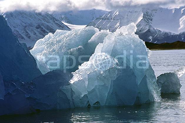 ea2759-38LE : Svalbard, Kongsfjorden, Glacier de Blomstrand. Europe, CEE, iceberg, C02, C01 paysage, voyage aventure, mer, gros plan (Norvège).