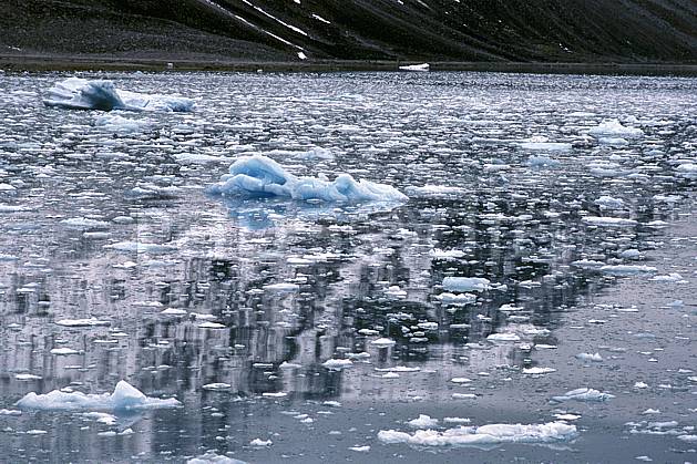 ea2765-04LE : Svalbard, Ile du Spitzberg, Magdalenefjorden. Europe, CEE, iceberg, C02, C01 paysage, voyage aventure, mer (Norvège).