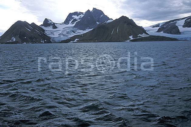 ea2784-03LE : Svalbard, Ile du Spitzberg, Fjord de Hornsund (S). Europe, CEE, littoral, ciel nuageux, glacier, C02, C01 paysage, voyage aventure, mer (Norvège).