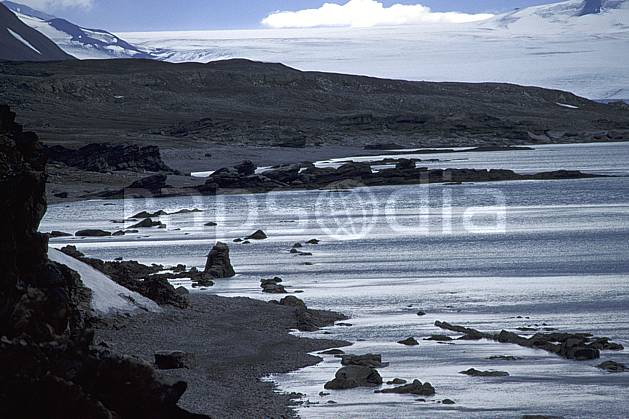 ea2784-14LE : Svalbard, Ile du Spitzberg, Fjord de Hornsund, Treskelodden (S). Europe, CEE, littoral, ciel nuageux, plage, C02, C01 paysage, voyage aventure, mer (Norvège).