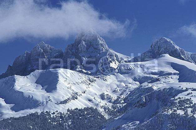 ea2937-13LE : Grand Targhee, Grand Teton, Wyoming. Amérique du nord, ciel bleu, sapin, C02, C01 moyenne montagne, paysage, voyage aventure (Usa).