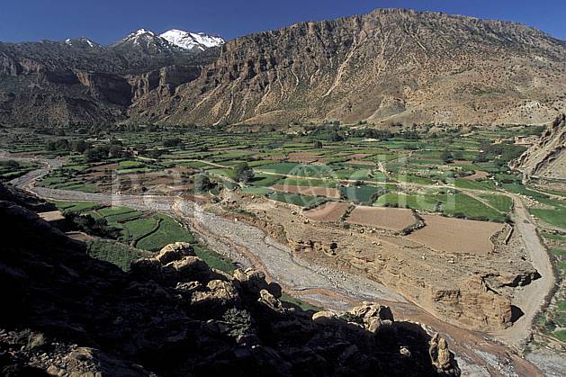 ea3161-29LE : Trek Maroc. Afrique, Afrique du nord, vallée, C02, C01 environnement, moyenne montagne, paysage, rivière, voyage aventure (Maroc).