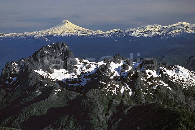 ea3185-06LE : Patagonie. Amérique du sud, Amérique Latine, Amérique, panorama, chaine de montagnes, sommet, C02, C01 moyenne montagne, paysage, voyage aventure (Argentine).