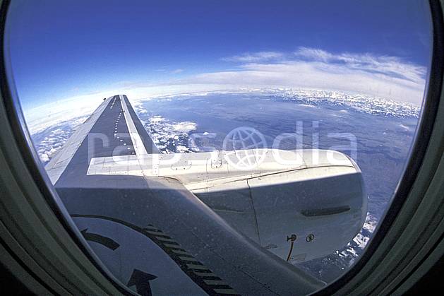 eb2016-35LE : Vue aérienne. Amérique du nord, ciel bleu, vue aérienne, C02, C01 personnage, transport, voyage aventure (Usa).
