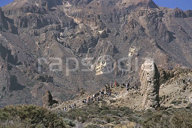 eb2681-09LE : Tenerife, Iles Canaries. trek Europe, CEE, sport, loisir, action, sport aquatique, glisse, sentier, ciel bleu, balade, C02, C01 groupe, personnage, voyage aventure (Canaries).