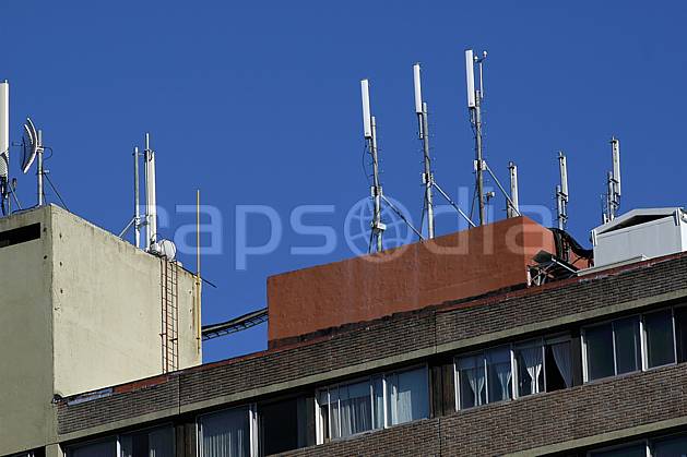 ee054554LE : Antennes de radiocommunication téléphone, Bariloche, Patagonie. Amérique du sud, Amérique Latine, Amérique, antenne, C02, C01 environnement, habitation, matériel, voyage aventure (Argentine).