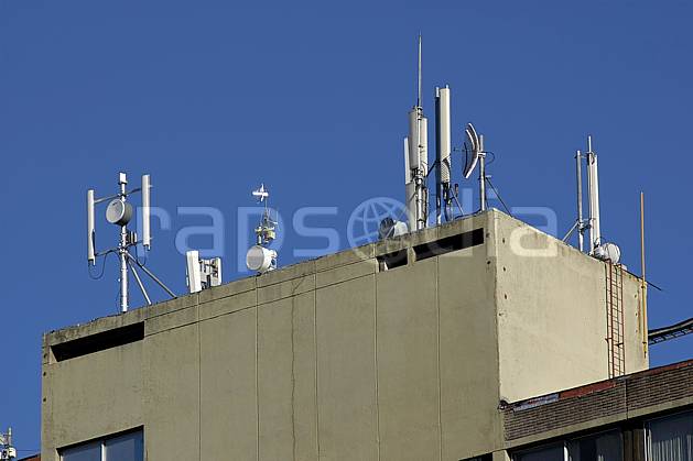 ee054555LE : Antennes de radiocommunication téléphone, Bariloche, Patagonie. Amérique du sud, Amérique Latine, Amérique, antenne, C02, C01 environnement, habitation, voyage aventure (Argentine).