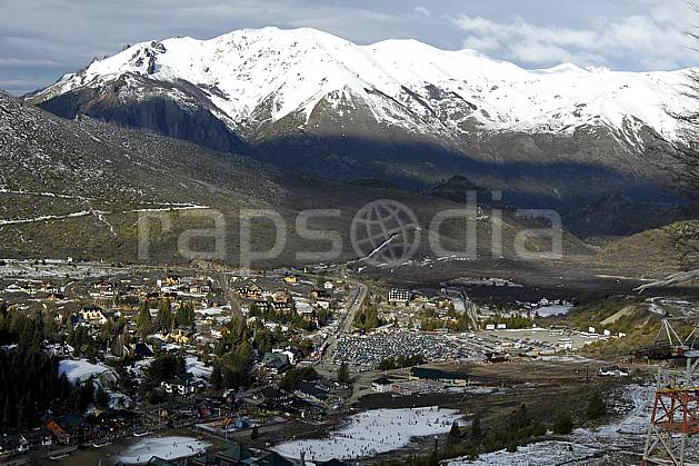 ee054566LE : Cerro Catedral, Bariloche, Patagonie. Amérique du sud, Amérique Latine, Amérique, vallée, village, ville, C02, C01 environnement, habitation, moyenne montagne, paysage, voyage aventure (Argentine).
