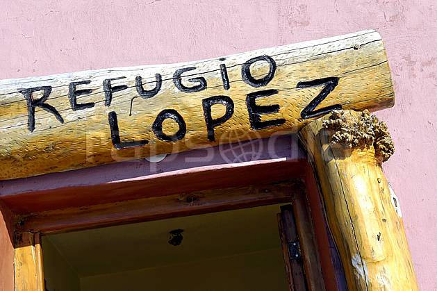 ee054890LE : Refugio Lopez, Bariloche, Patagonie. Amérique du sud, Amérique Latine, Amérique, refuge, cabane, C02, C01 environnement, habitation, moyenne montagne, voyage aventure (Argentine).