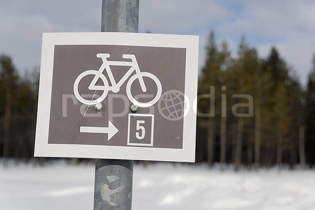 ee061283LE : Panneau indicateur, Laponie. cyclisme Europe, CEE, sport, loisir, action, signalisation, C02, C01 environnement, transport, voyage aventure (Finlande).