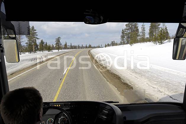ee061825LE : Route, Laponie. Europe, CEE, route, voiture, C02, C01 environnement, transport, voyage aventure (Finlande).