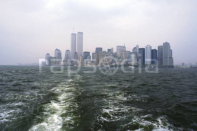 ee0637-23LE : Manhattan, Ville de New York. Amérique du nord, littoral, building, ciel voilé, immeuble, C02, C01 environnement, habitation, voyage aventure, mer (Usa).