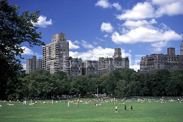 ee0639-04LE : Central Park, Manhattan, Ville de New York. Amérique du nord, ciel nuageux, herbe, C02, C01 environnement, habitation, voyage aventure (Usa).