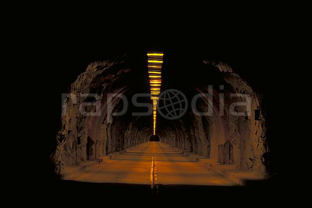 ee0668-30LE : Tunnel routier. Amérique du nord, nuit, lumière, C02, C01 environnement, transport (Usa).