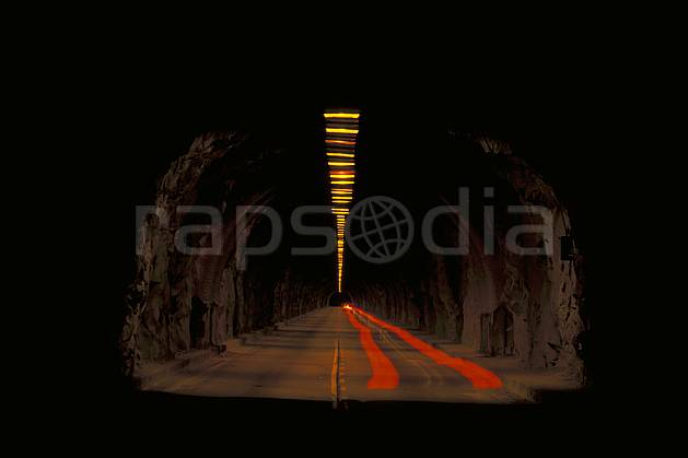 ee0668-32LE : Tunnel routier. Amérique du nord, nuit, lumière, C02, C01 environnement, transport (Usa).