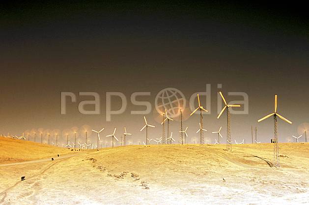 ee0672-01LE : Champ d'Éoliennes près de San Francisco, Californie. Amérique du nord, éolienne, herbe, C02, C01 environnement, voyage aventure (Usa).