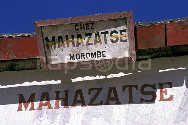 ee2269-01LE : Morombe, Côte ouest. Afrique, Afrique de l'est, ciel bleu, panneau, C02, C01 environnement, voyage aventure (Madagascar).