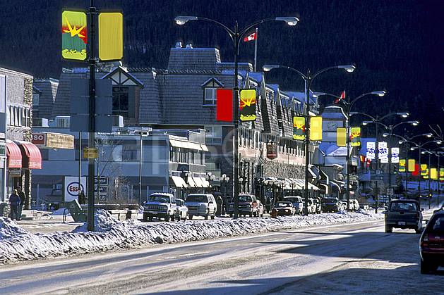 ee2358-37LE : Ville de Banff, Alberta. Amérique du nord, Amérique, route, voiture, C02, C01 environnement, habitation, transport, voyage aventure (Canada).