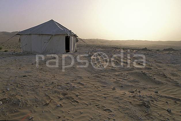 ee2837-01LE : Tente traditonnelle dans le désert. Afrique, Moyen Orient, tente, C02, C01 bivouac, désert, environnement, voyage aventure (Arabie-Saoudite).