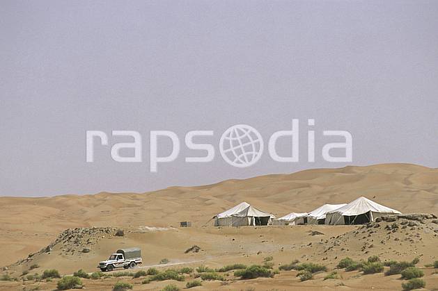 ee2849-07LE : Campement dans le désert. Afrique, Moyen Orient, ciel voilé, tente, C02, C01 bivouac, désert, environnement, voyage aventure (Arabie-Saoudite).