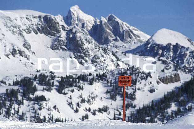 ee2943-03LE : Jackson Hole, Grand Teton, Wyoming. Amérique du nord, ciel bleu, sapin, C02, C01 environnement, paysage, voyage aventure (Usa).