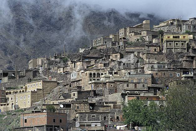 ee3144-04LE : Trek Maroc. Afrique, Afrique du nord, village, ville, C02, C01 environnement, habitation, moyenne montagne, paysage, voyage aventure (Maroc).