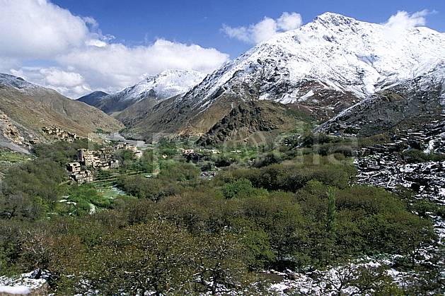 ee3148-14LE : Trek Maroc. Afrique, Afrique du nord, village, vallée, C02, C01 environnement, habitation, moyenne montagne, paysage, voyage aventure (Maroc).
