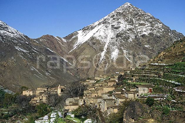 ee3152-24LE : Trek Maroc. Afrique, Afrique du nord, village, ville, C02, C01 environnement, habitation, moyenne montagne, paysage, voyage aventure (Maroc).