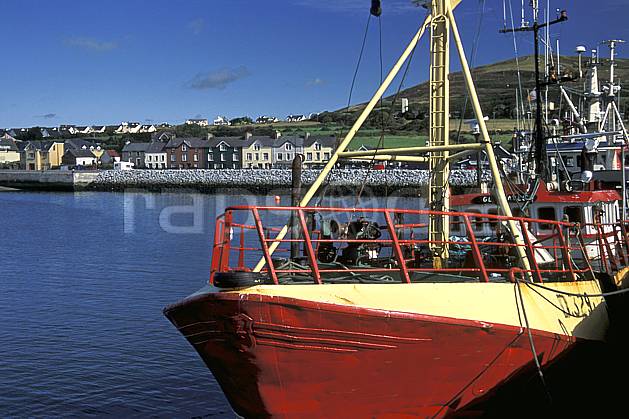 ee3173-32LE : Paysage d'Irlande. Europe, CEE, bateau, port, C02, C01 environnement, habitation, mer, transport, voyage aventure (Irlande).