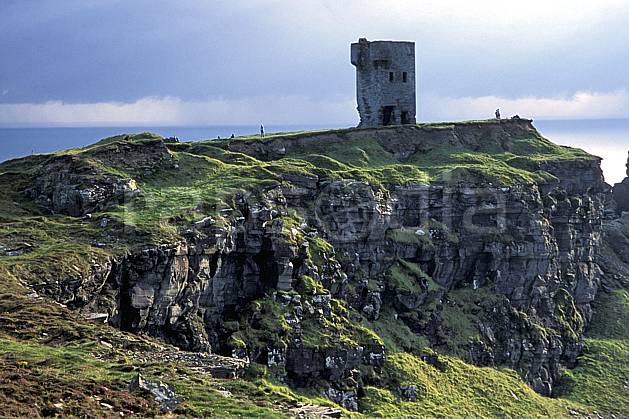 ee3177-22LE : O'Brien Tower, Cliffs of Moher. Europe, CEE, tour, falaise, château, C02, C01 environnement, habitation, patrimoine, paysage, voyage aventure (Irlande).
