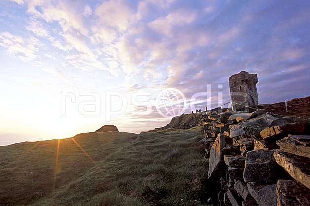 ee3178-18LE : O'Brien Tower, Cliffs of Moher. Europe, CEE, tour, château, coucher de soleil, C02, C01 environnement, patrimoine, paysage, soleil, voyage aventure (Irlande).