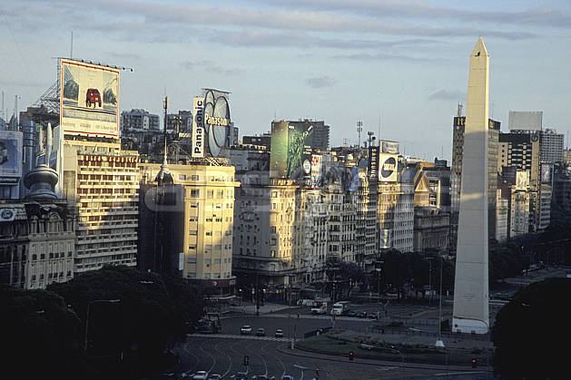 ee3180-02LE : Patagonie. Amérique du sud, Amérique Latine, Amérique, ville, rue, route, immeuble, C02, C01 environnement, habitation, voyage aventure (Argentine).