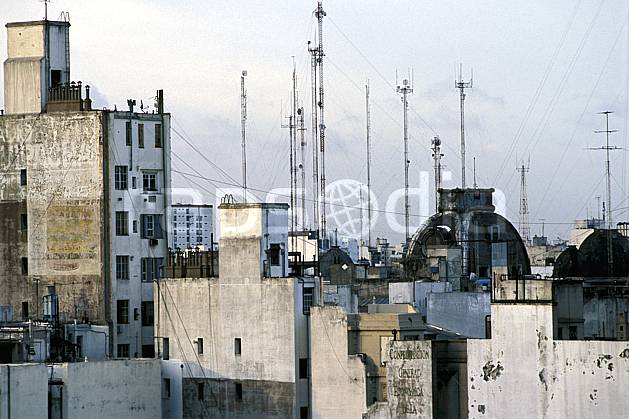 ee3180-06LE : Patagonie. Amérique du sud, Amérique Latine, Amérique, ville, immeuble, antenne, C02, C01 environnement, habitation, voyage aventure (Argentine).