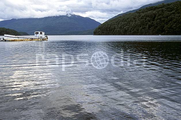 ee3198-20LE : Patagonie. Amérique du sud, Amérique Latine, Amérique, bateau, C02, C01 environnement, lac, moyenne montagne, transport, voyage aventure (Argentine).