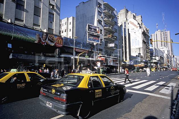 ee3207-05LE : Patagonie. Amérique du sud, Amérique Latine, Amérique, ville, rue, route, voiture, immeuble, C02, C01 environnement, habitation, transport, voyage aventure (Argentine).