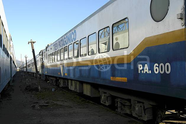 ef054558LE : Gare ferroviaire, Bariloche, Patagonie. Amérique du sud, Amérique Latine, Amérique, gare, train, C02, C01 environnement, transport, voyage aventure (Argentine).