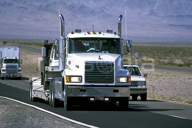 ef0647-23LE : Truck. Amérique du nord, camion, route, C02, C01 désert, transport, voyage aventure (Usa).